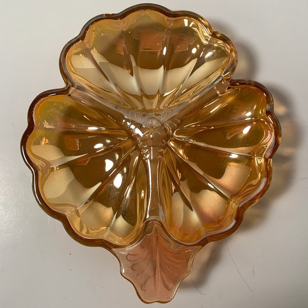 Beautiful glass shamrock trinket dish
